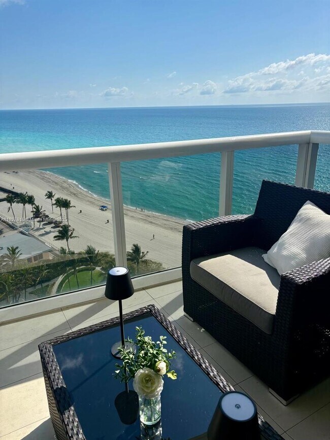 Foto del edificio - 18201 Collins Ave
