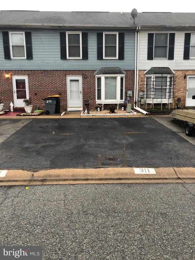 Building Photo - 311 Thayer Ct