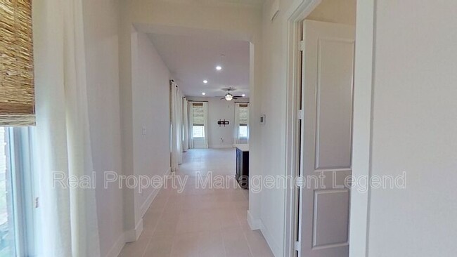 Building Photo - 1056 Maverick Dr