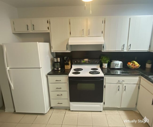 Building Photo - Room in Townhome on Baker Ct
