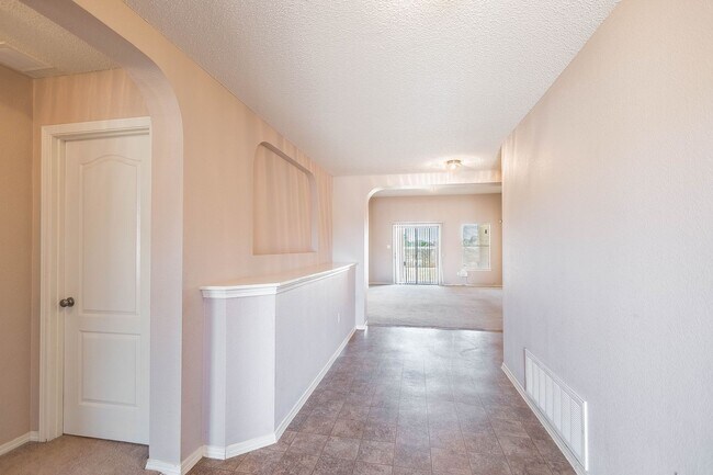 Building Photo - Lovely 3 bedroom 2 bath located in East El Paso!!