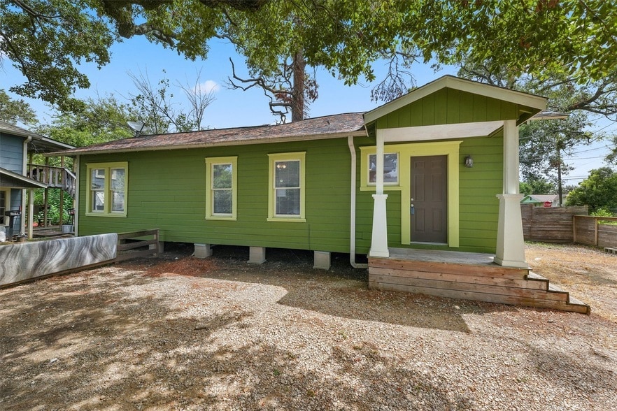 Primary Photo - 1107 Melbourne St