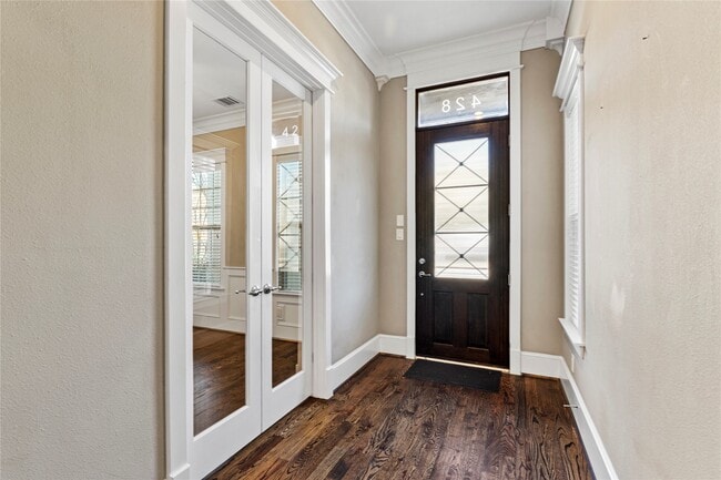 Building Photo - 428 W 26th St