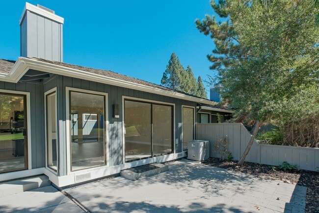 Foto del edificio - Spacious 3 Bedroom 2 Bath townhome for ren...