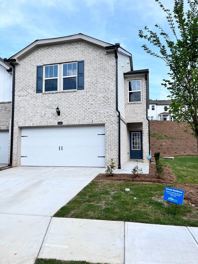 Foto del edificio - 3 Bedroom Townhome in Lawrenceville