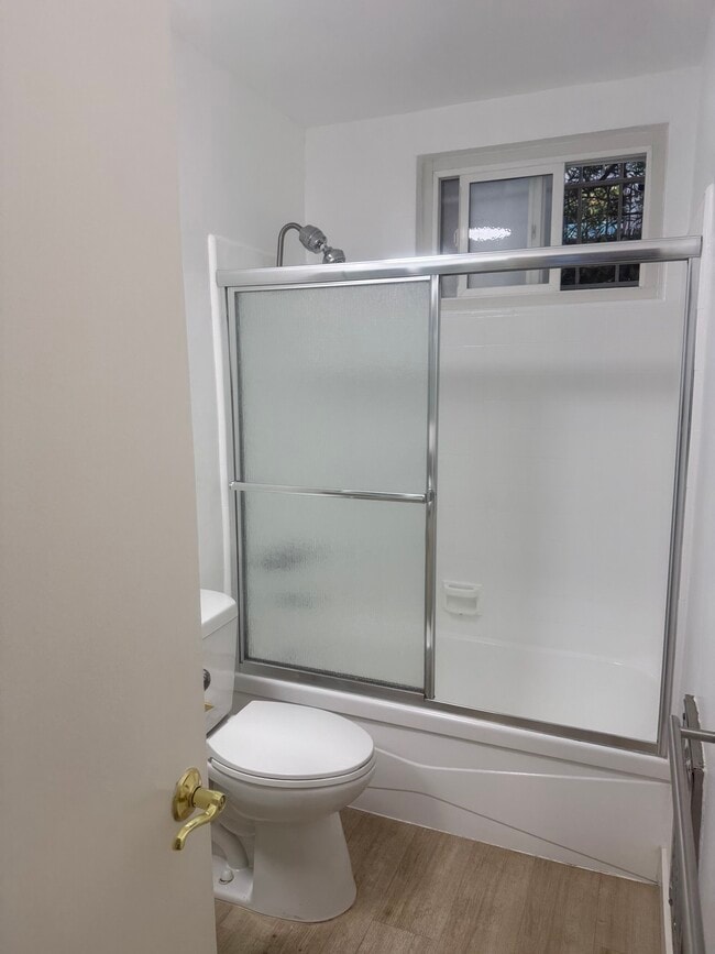 Building Photo - 1121 University Blvd W