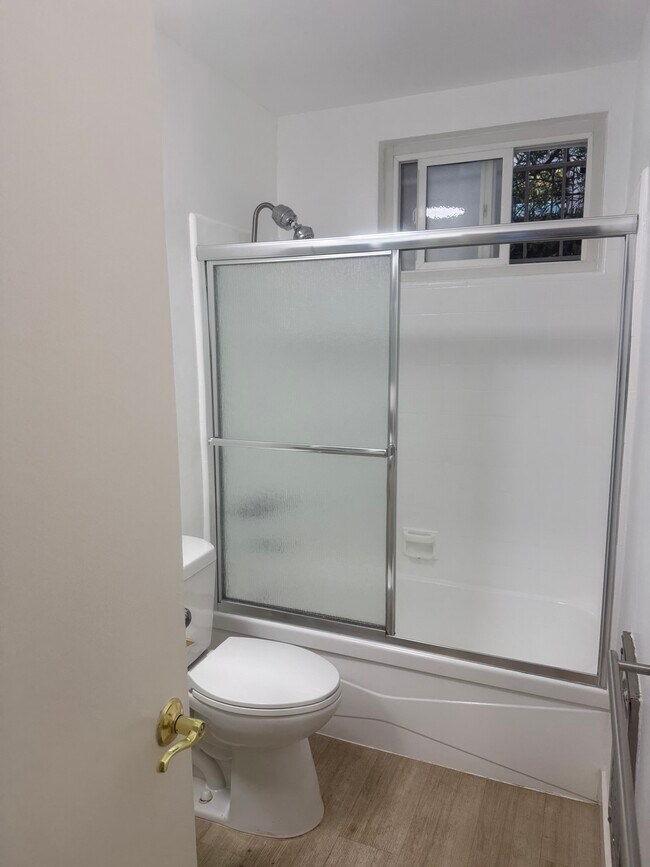 Foto del edificio - 1121 University Blvd W