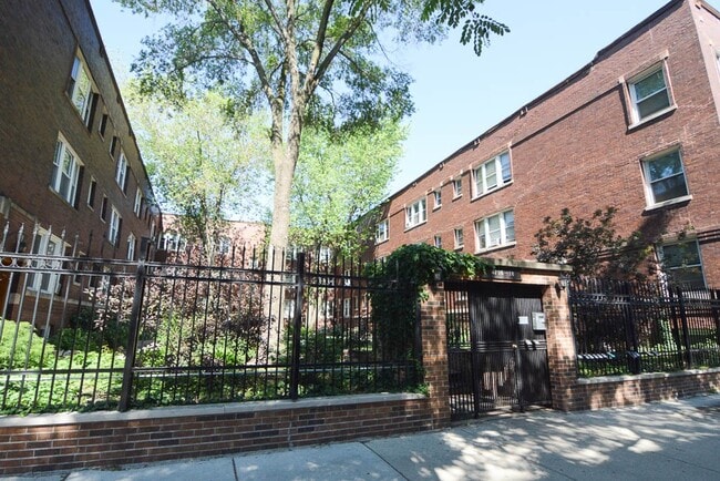 Building Photo - 4708 N Racine Ave