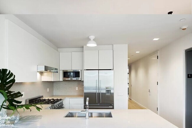 Foto del edificio - 277 EAST 7TH STREET #3