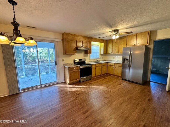 Foto del edificio - 402 Sycamore Dr