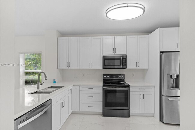 Foto del edificio - 12133 SW 3rd St