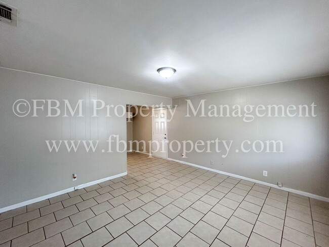 Building Photo - 1108 N Sherman St