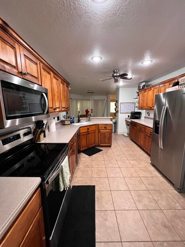 Foto del edificio - 591 Ridge Lake Rd
