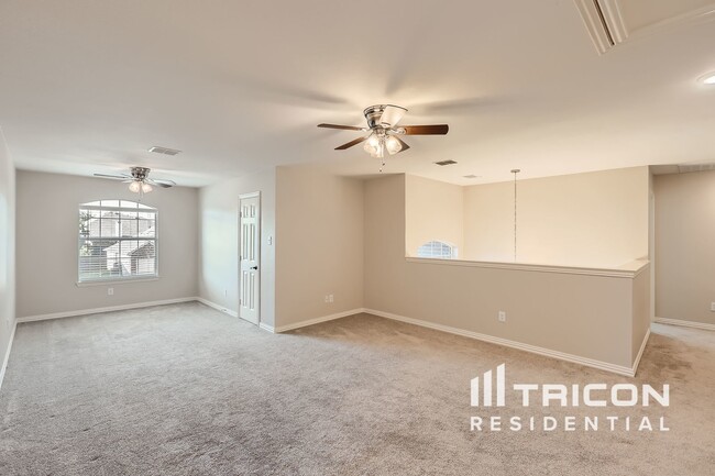 Building Photo - 2817 Deerhurst Dr