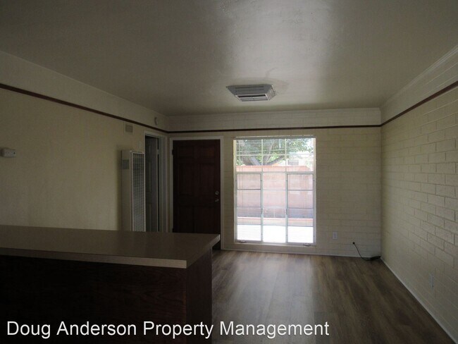 Building Photo - 858 W Milling St