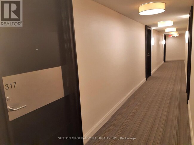 Building Photo - 825 Church St