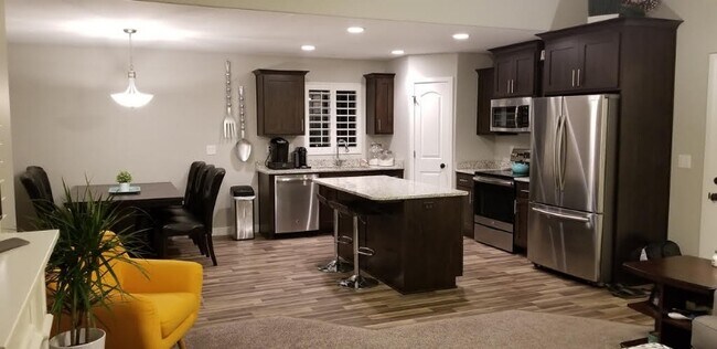 Foto del edificio - 2388 W 525 S St