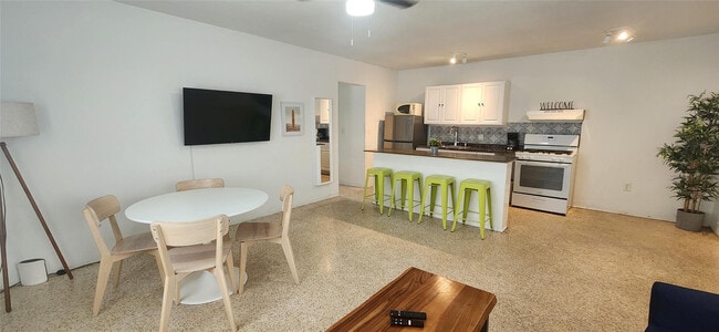 Foto del edificio - 7725 Harding Ave