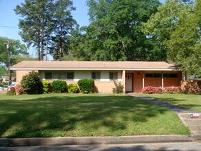 Building Photo - 2101 Smallwood Dr