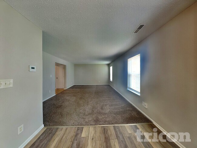 Foto del edificio - 1726 Farm Meadow Dr