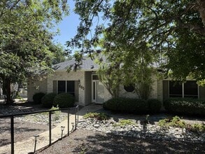 Building Photo - 665 Oak Hollow Dr