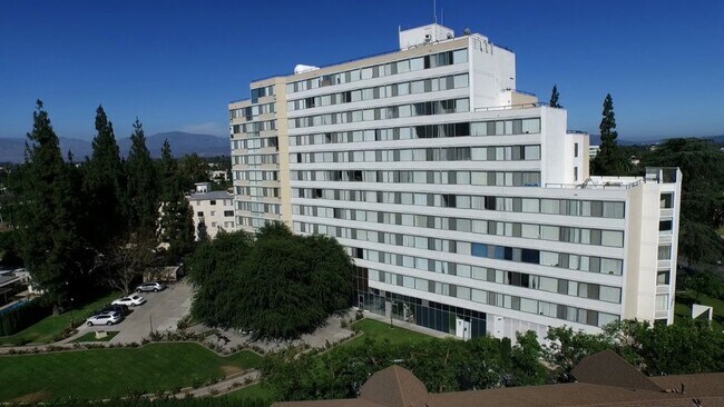 Foto del edificio - 14650 Sherman Way