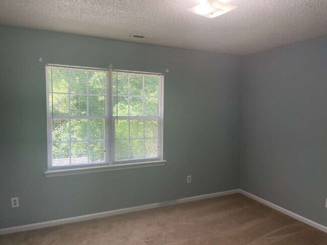 Building Photo - Two Bedroom, 1.5 Bath Townhome-201 Mesa Ln.