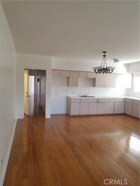 Foto del edificio - 2453 Hayes Ave