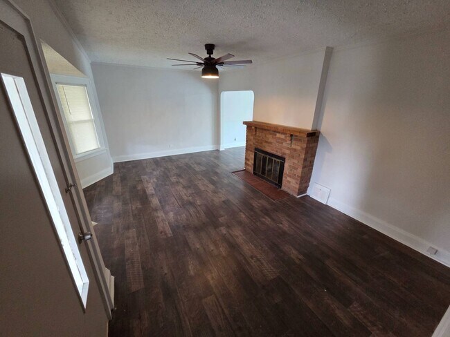 Foto del edificio - Charming 3-Bedroom Property in Prime Location