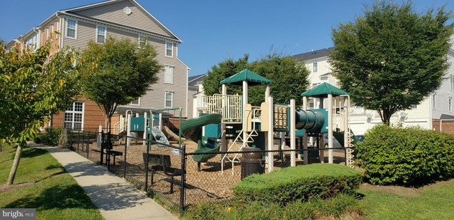 Building Photo - 938 Pine Forest Ln