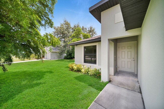 Foto del edificio - 320-320 SW 7th Terrace