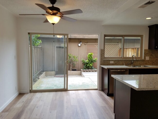 Building Photo - 792 Ferndale Ct