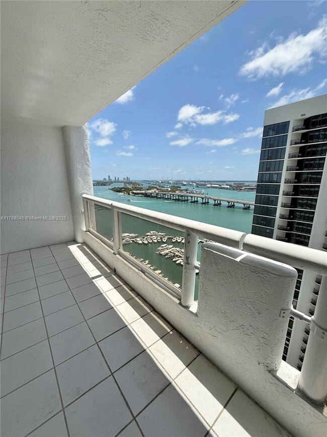 Building Photo - 1717 N Bayshore Dr