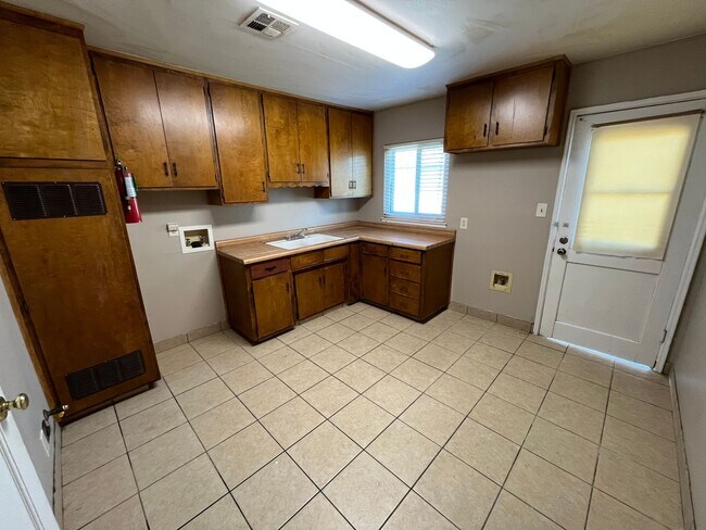 Building Photo - 2669