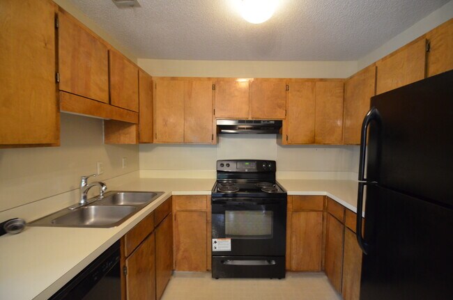 Building Photo - 7920 Parklane Ct