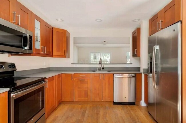 Building Photo - 55 Waterhouse St