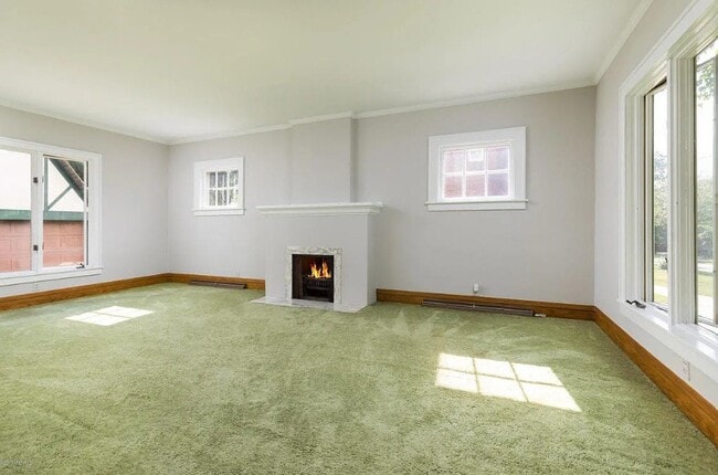 Building Photo - 470 Eleanor St NE