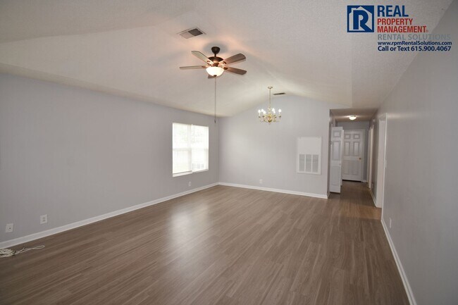 Foto del edificio - Adorable 2bd 2 ba home with fenced in yard and attached garage!