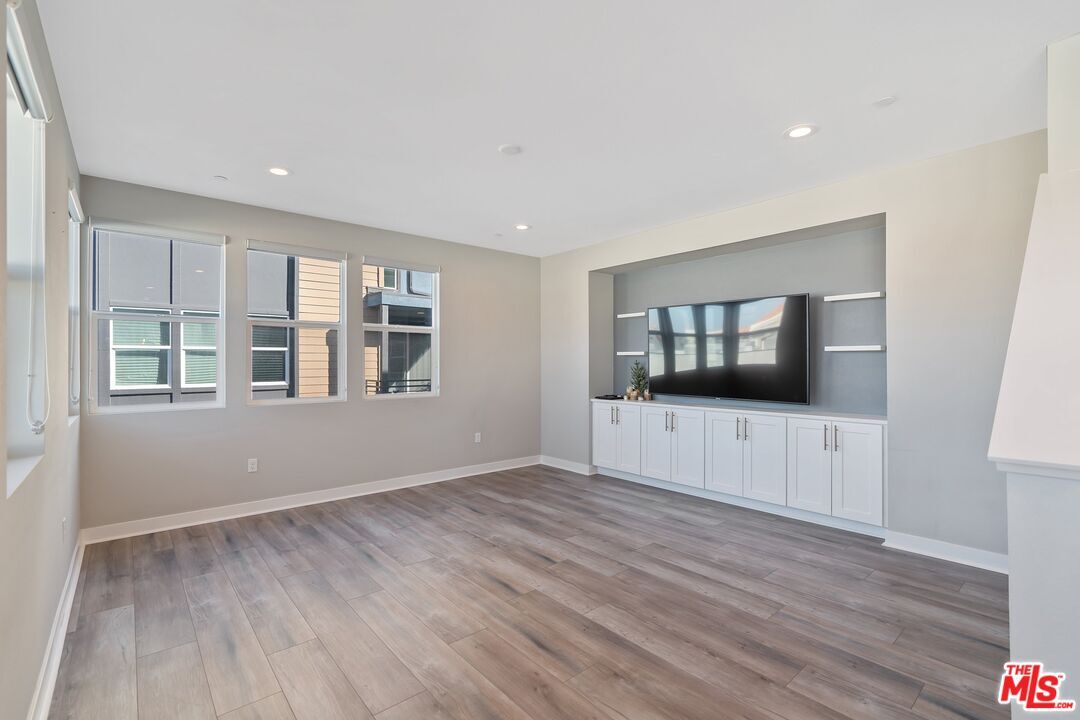 Foto principal - 14387 Van Ness Ave