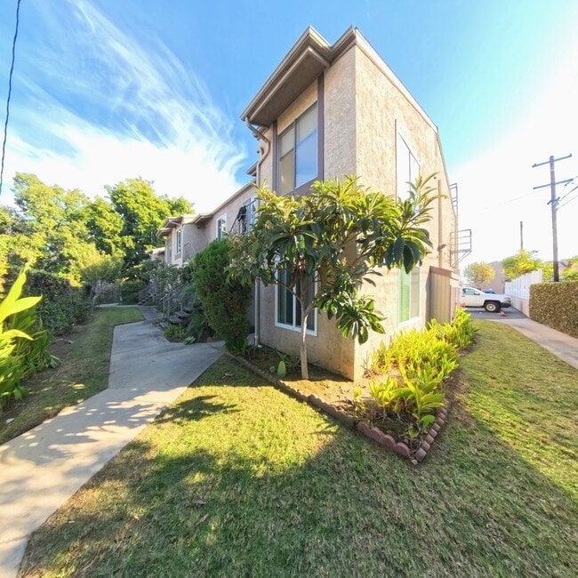 Building Photo - 5518 Dobbs St