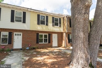 Building Photo - 746 Hemlock St