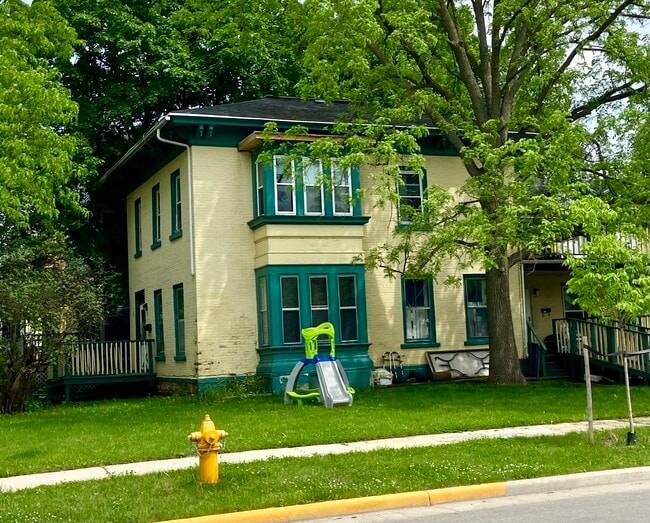 Building Photo - 150 E 2nd St