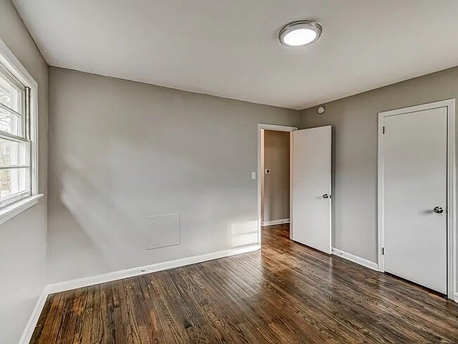Building Photo - 8432 9th Ave S