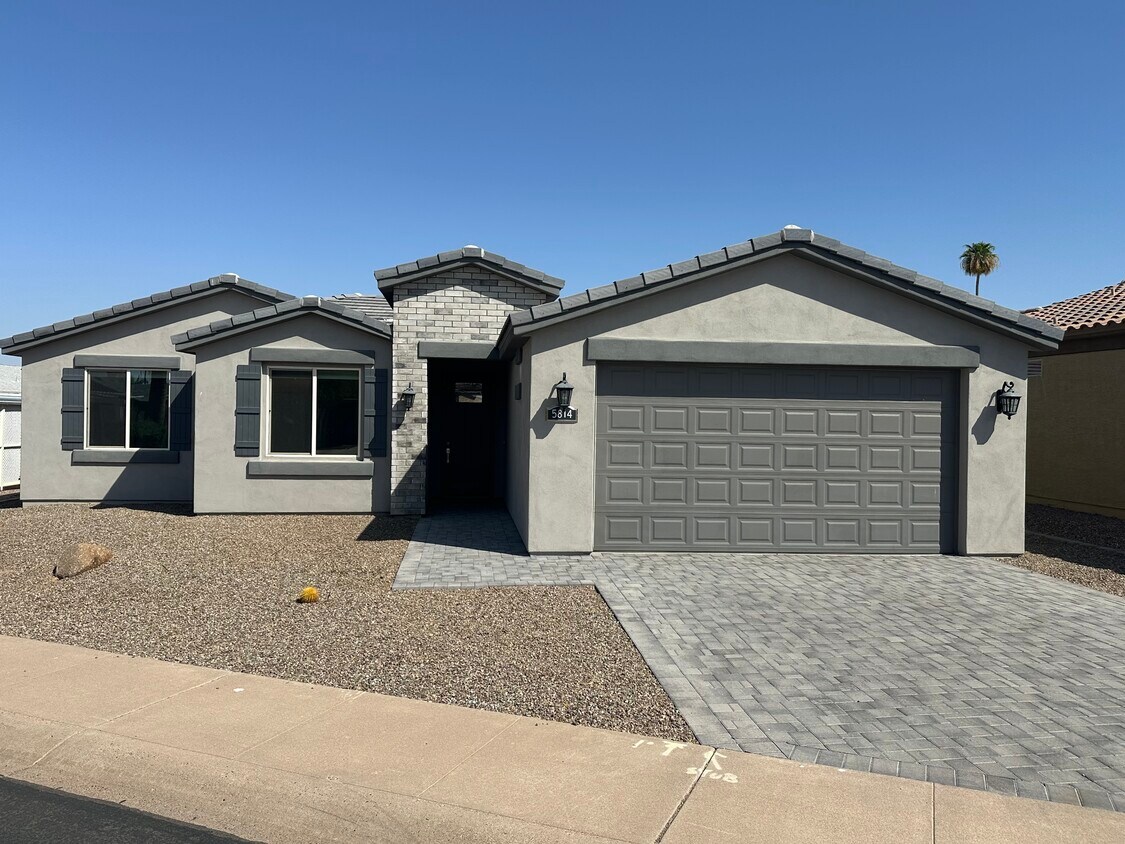 Foto principal - 5814 E Lockwood St