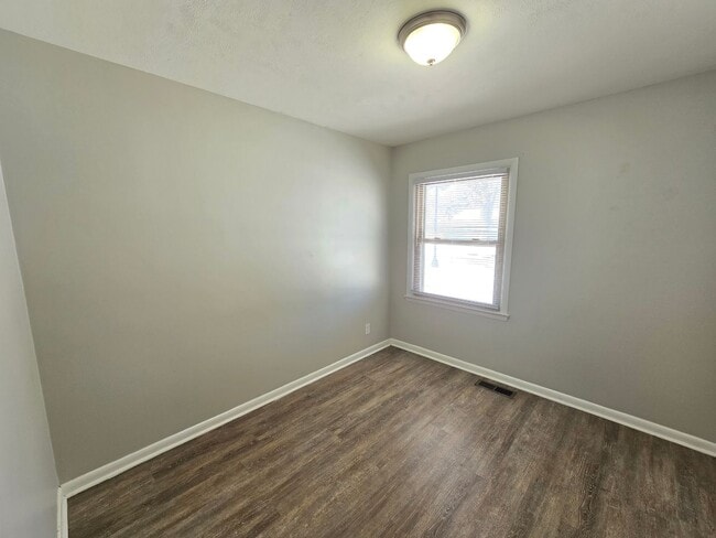 Building Photo - Updated 3 bedroom home located off Bardstown Rd!