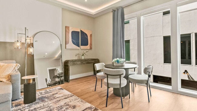 Building Photo - 1733 N Fitzhugh Ave