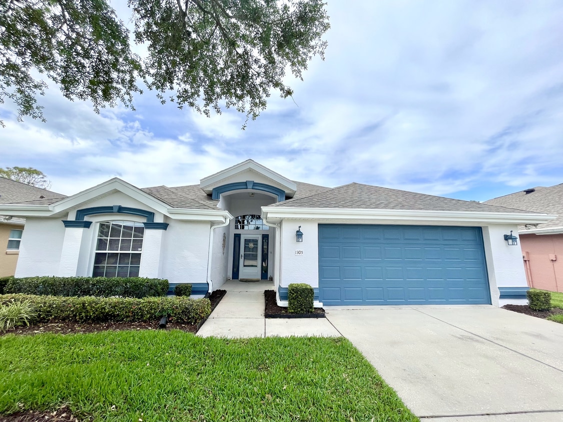 Primary Photo - 1305 Coconut Palm Cir