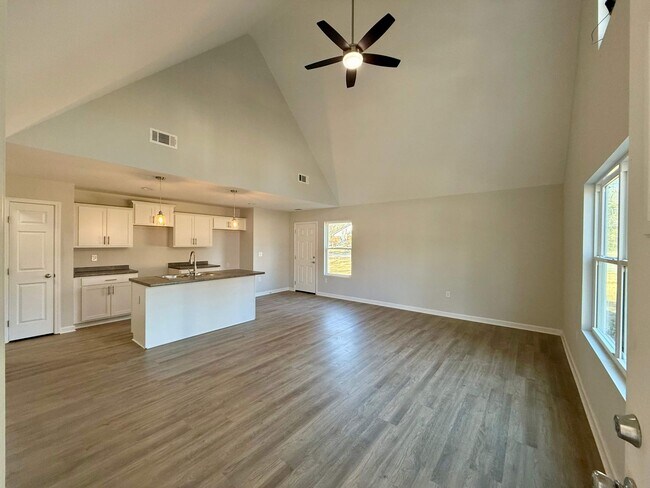 Building Photo - Newly Constructed 3 bedroom 2 bathroom hom...