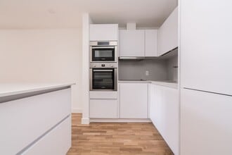 Building Photo - 230 Oak St