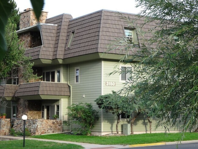 Foto del edificio - Top Floor South Facing One Bedroom Condo In North Boulder!  Perfect Location!